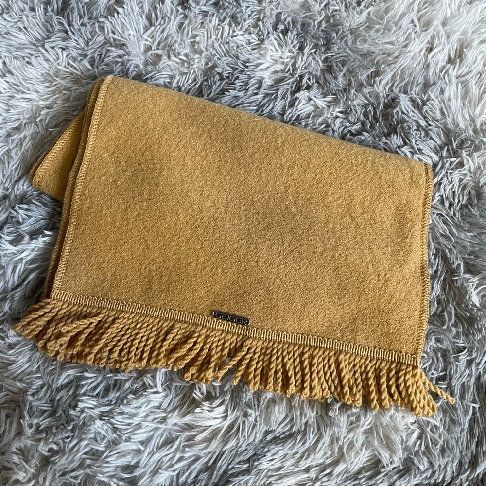 NWT GEIGER WOOL SCARF🧣 stay warm with this essential!